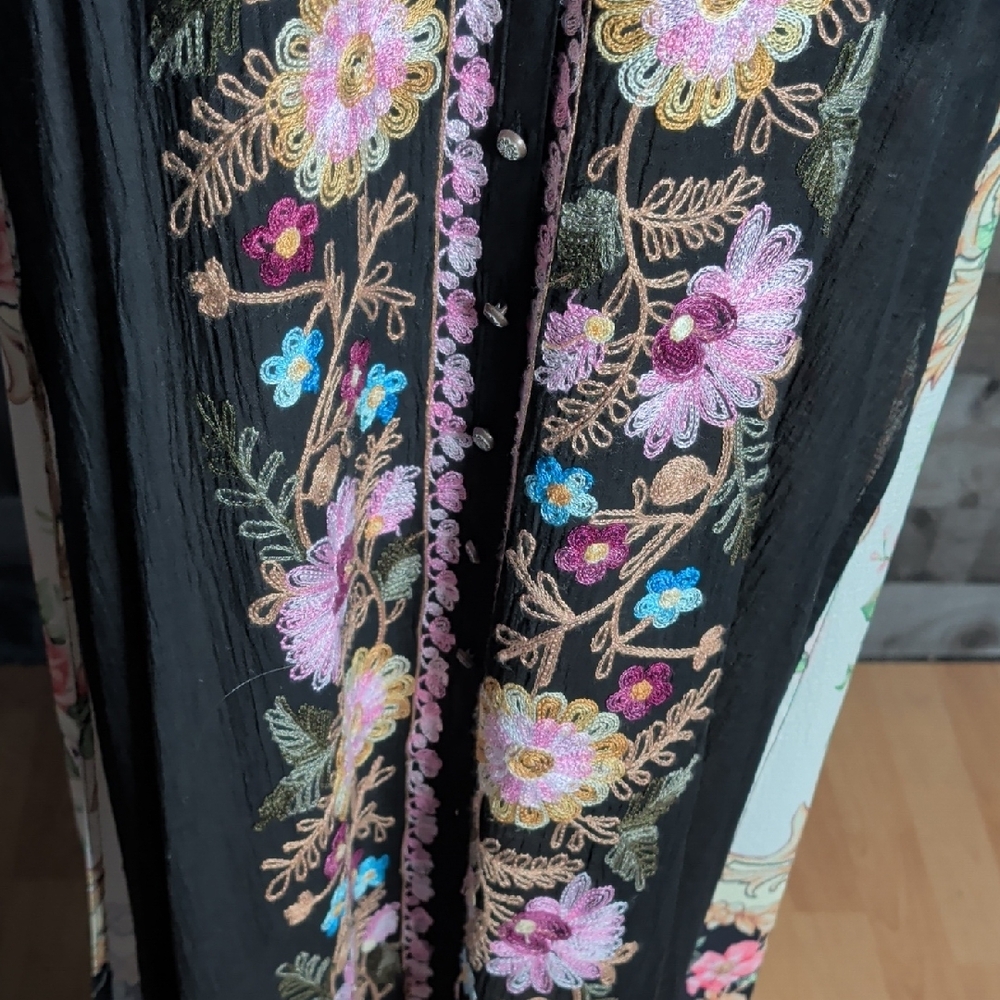 Aratta Black Duster with Multicolor Embroidery - Picture 7 of 9
